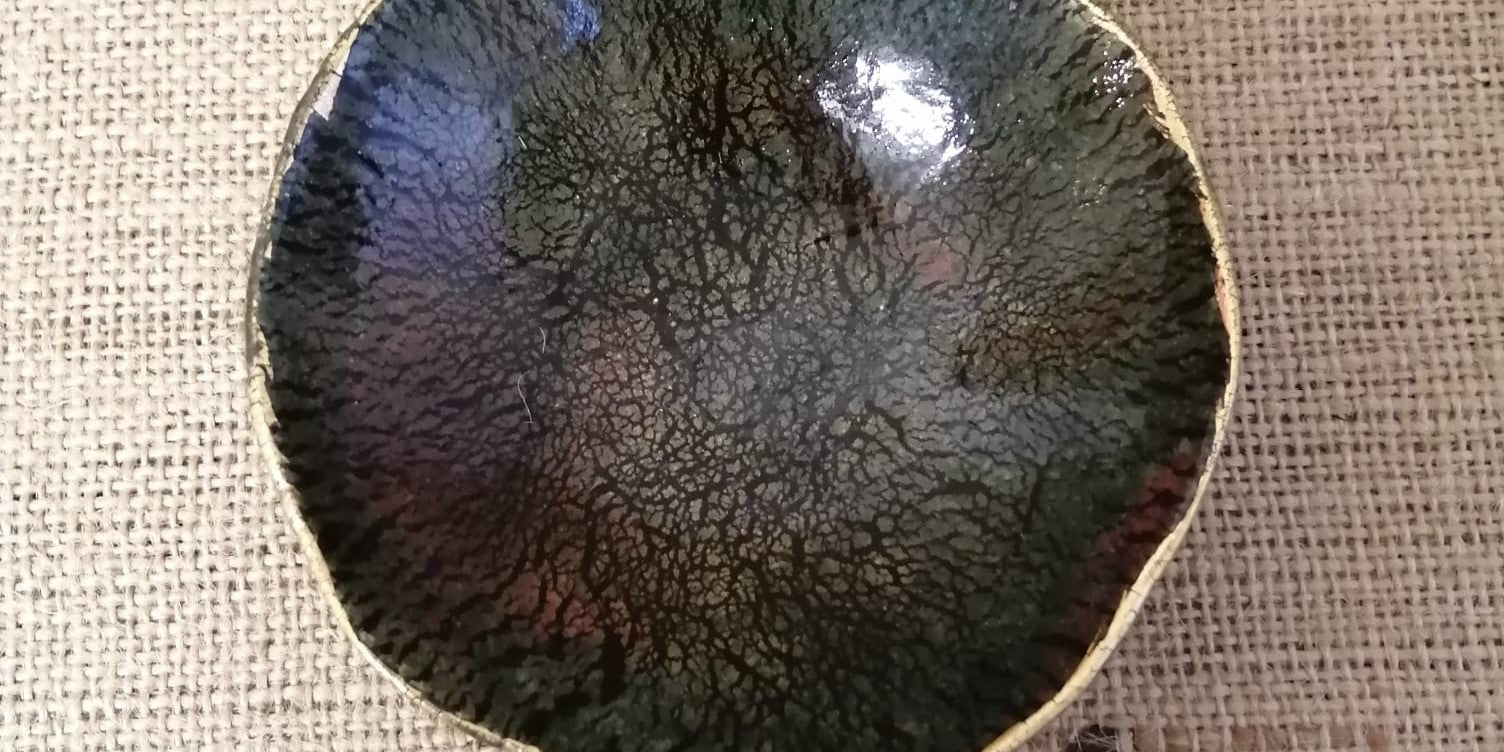 dettagli di una ciotola in ceramica di ingrid mair zischg