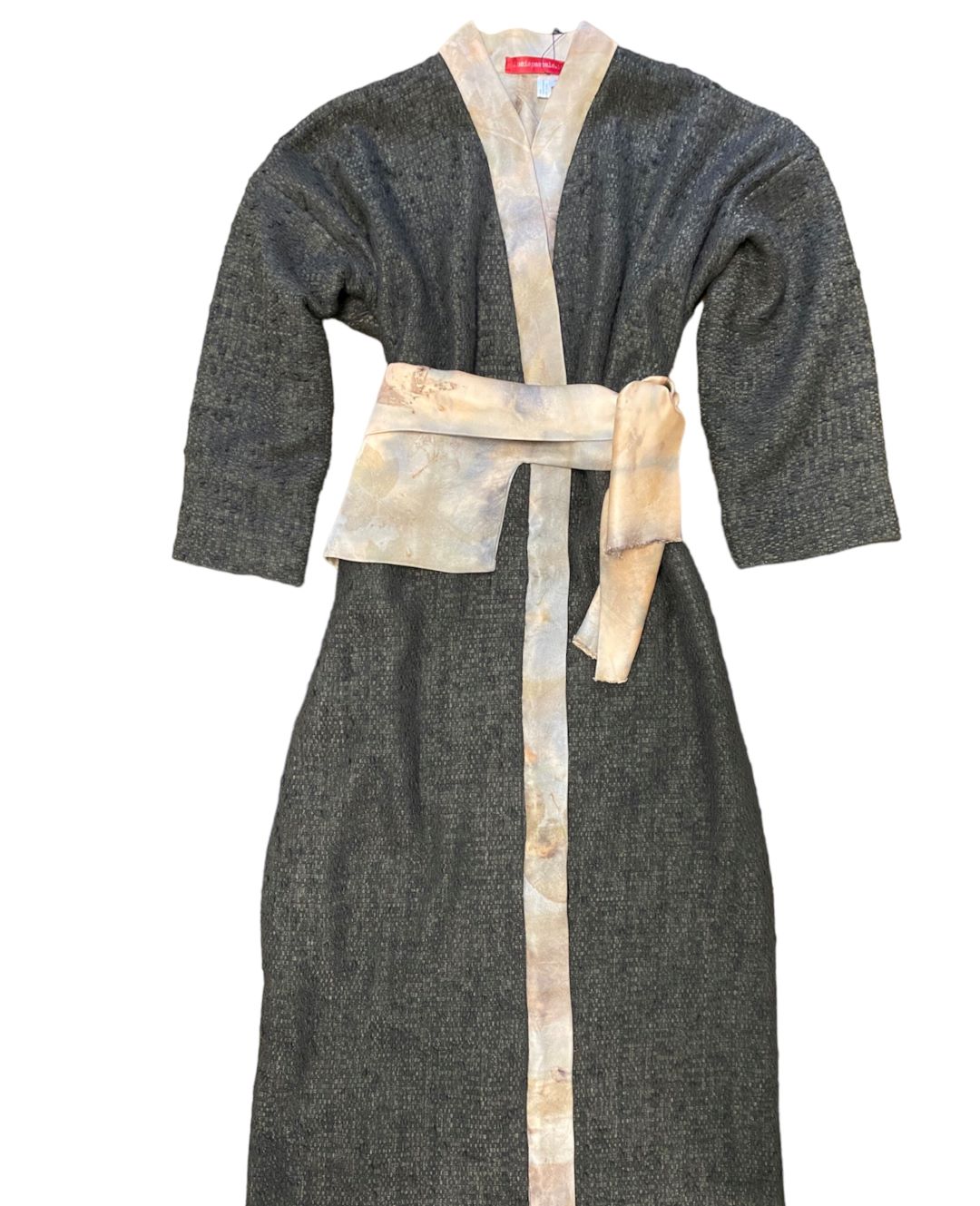 cappotto kimono jap su fondo bianco