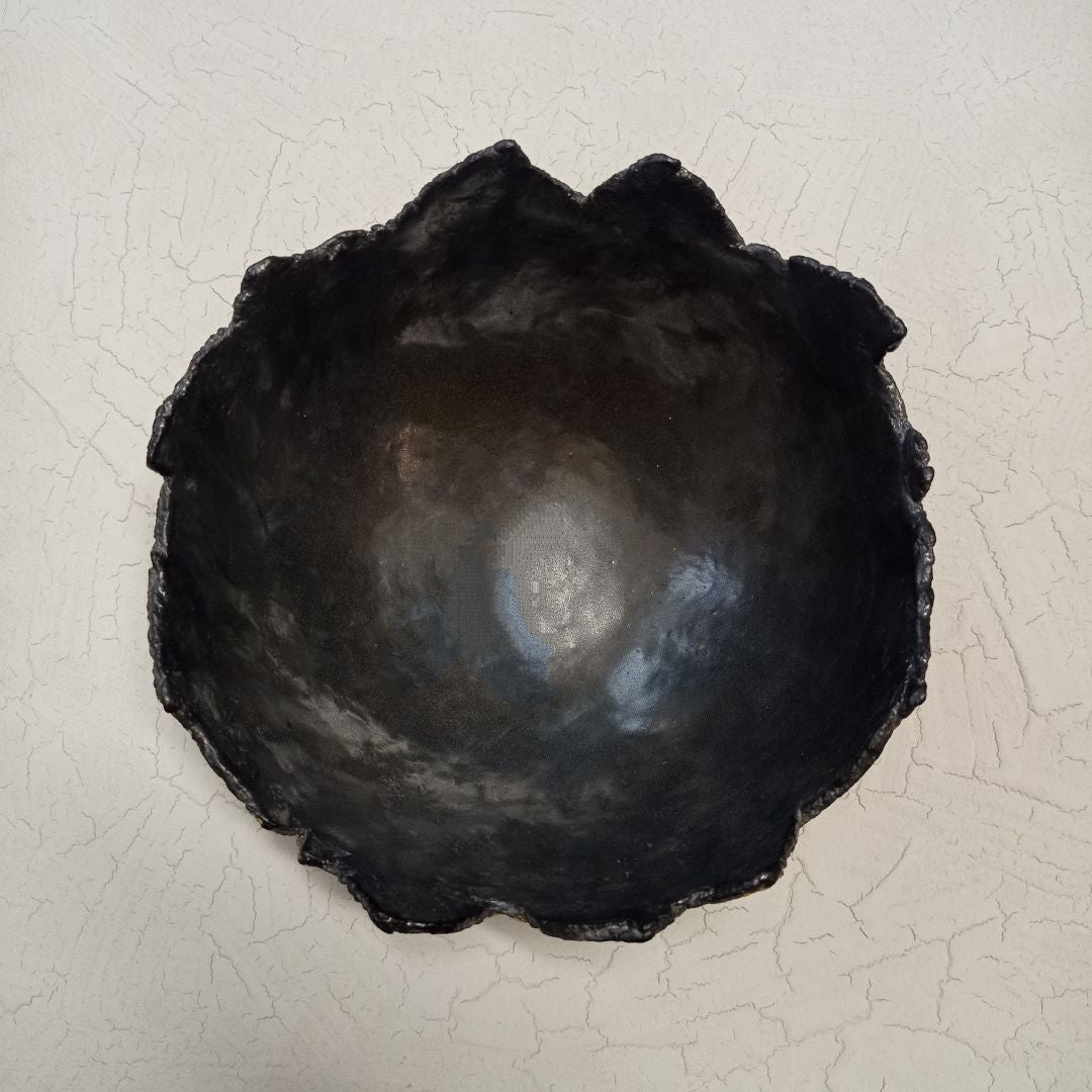 interno guscio piccolo in ceramica smaltato color grafite Ingrid Mair Zischg