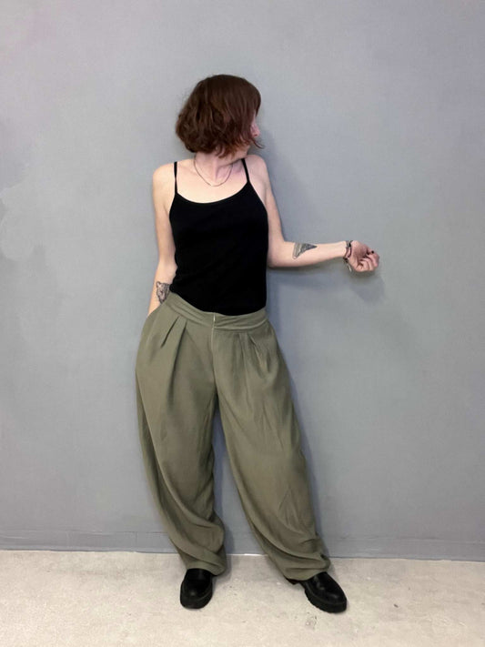 pantalone brenda verde militare indossato da donatella ddlab