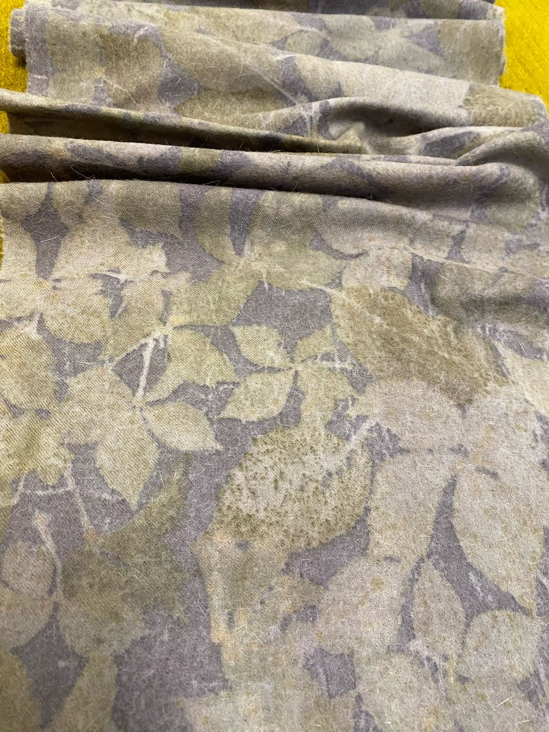 sciarpa vinaccia in pura a lana stampa naturale di lucia pascale