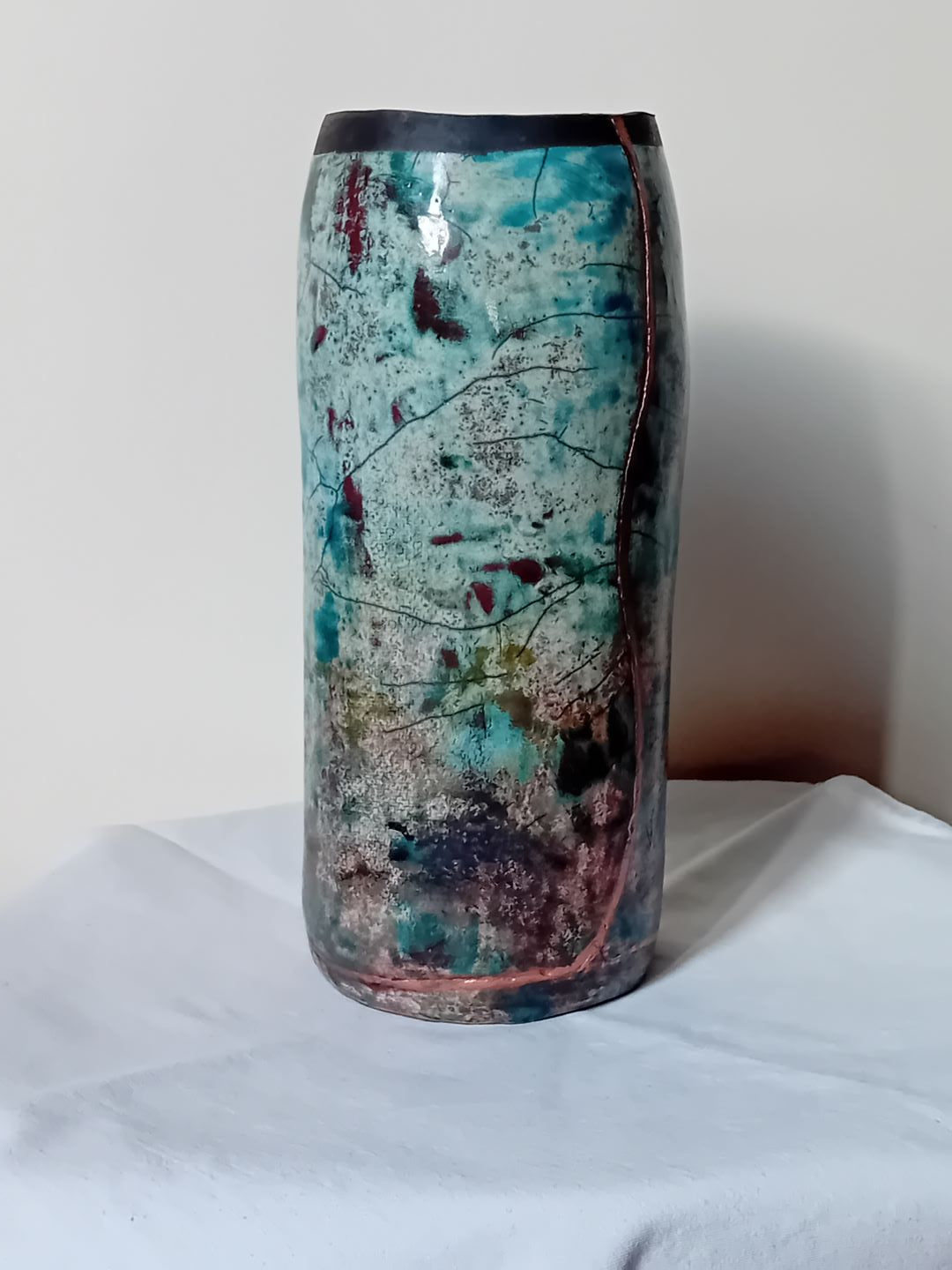 vaso raku kintsugi azzurro e nero agnese granata