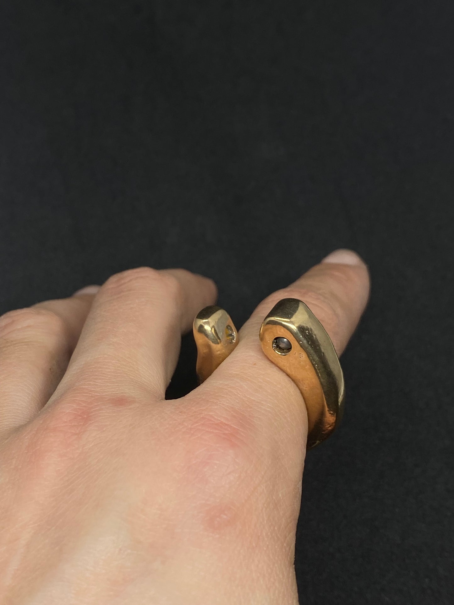 anello grilletto fatto a mano in bronzo