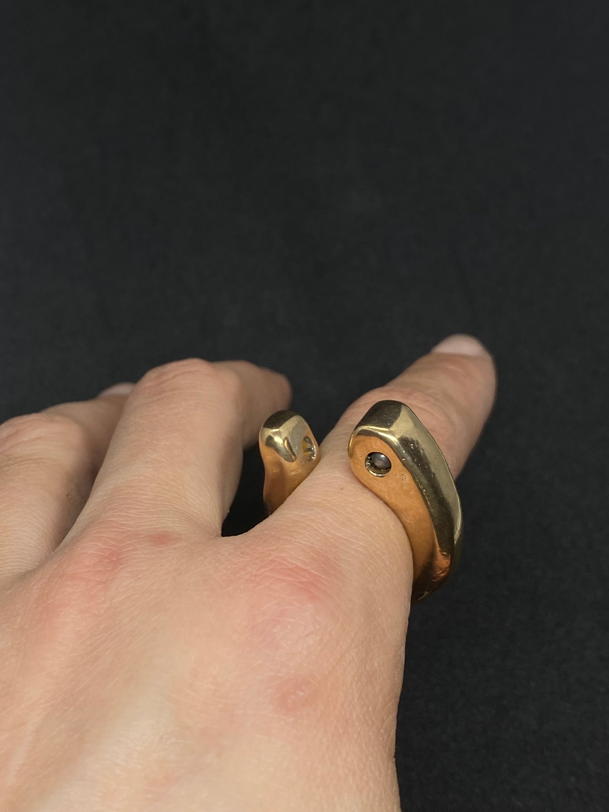 anello grilletto fatto a mano in bronzo