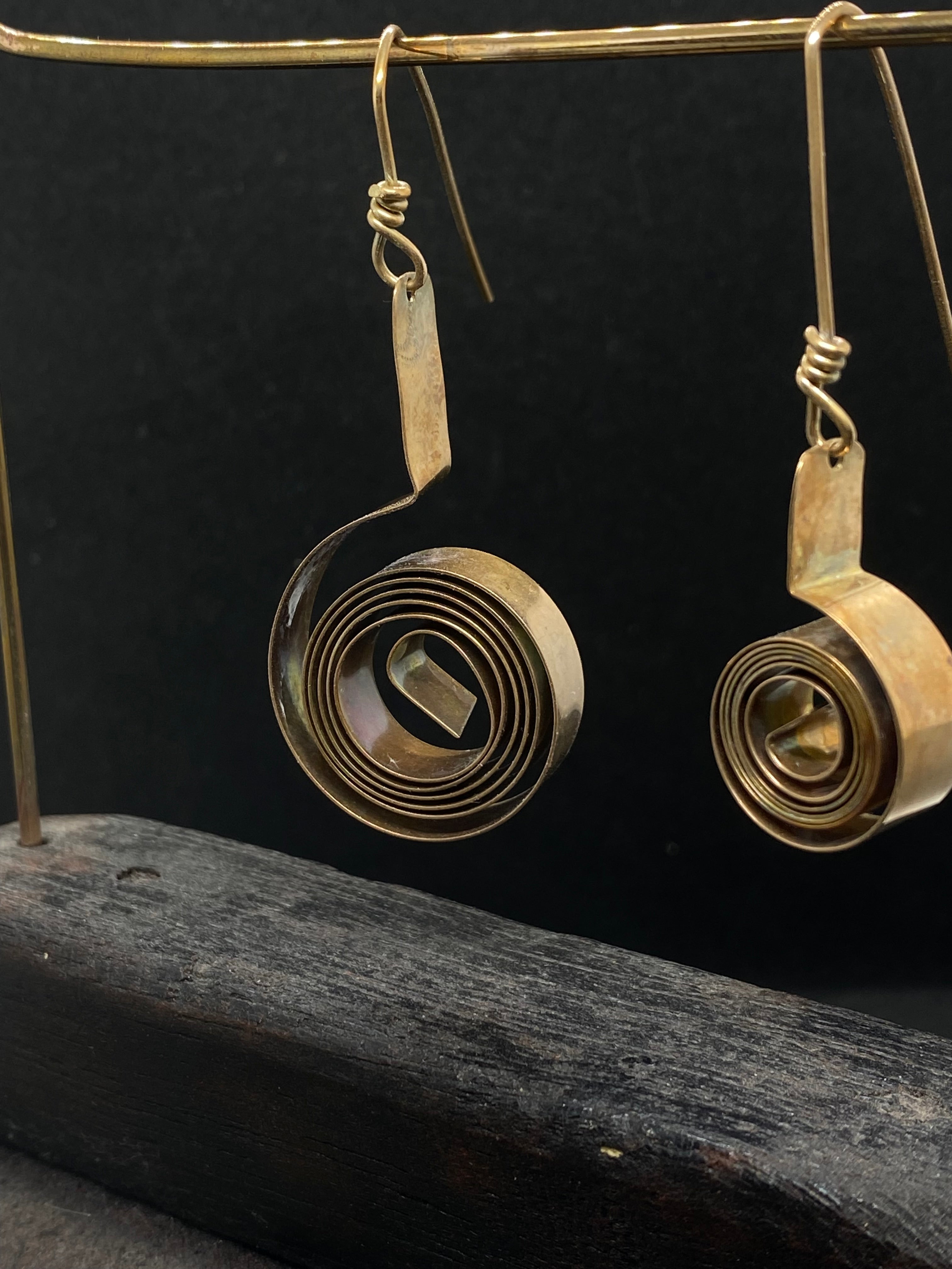Curl earrings in bronze