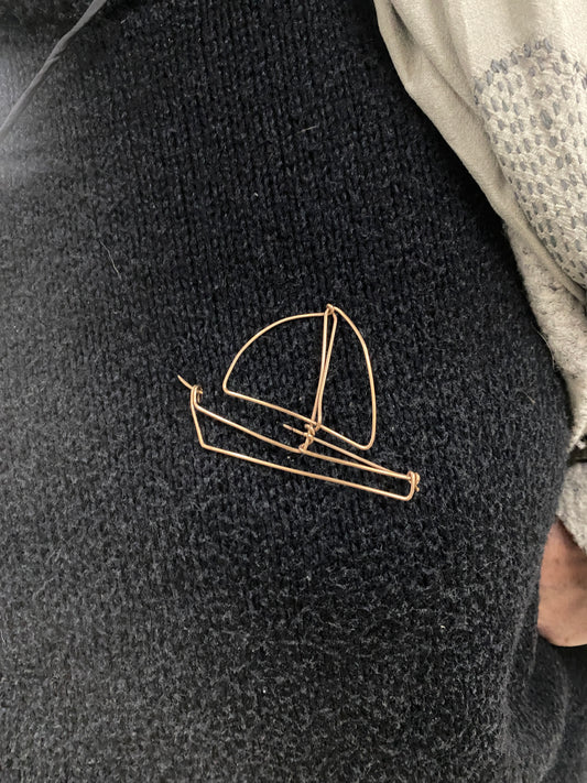 Boat brooch in bronze