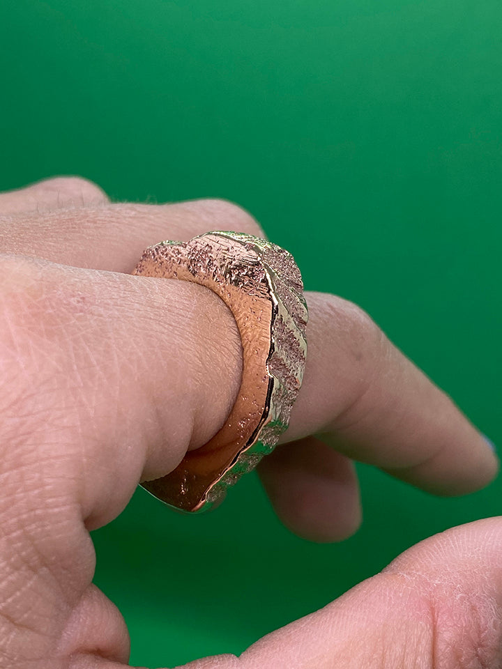 Anello n°6 indossato, pezzo unico fatto a mano in bronzo 