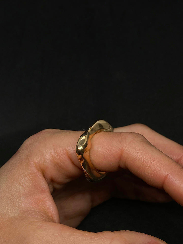 Anello n°25 - Anello fatto a mano in bronzo, pezzo unico indossato 